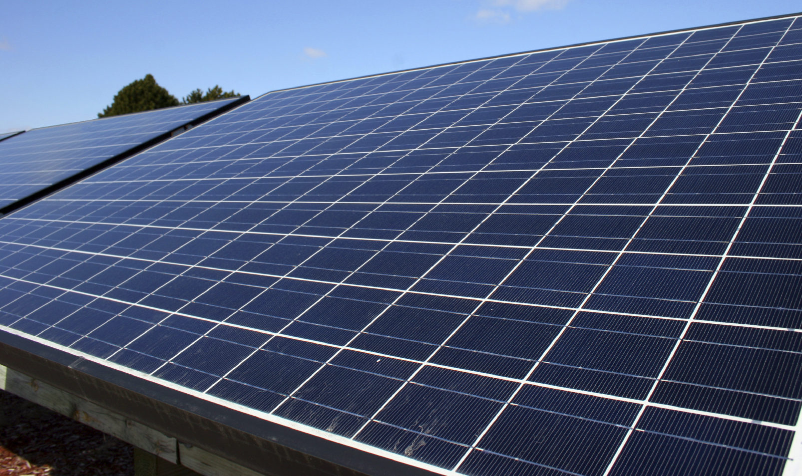 Gel des tarifs d’achat de l’électricité photovoltaïque sur bâtiment