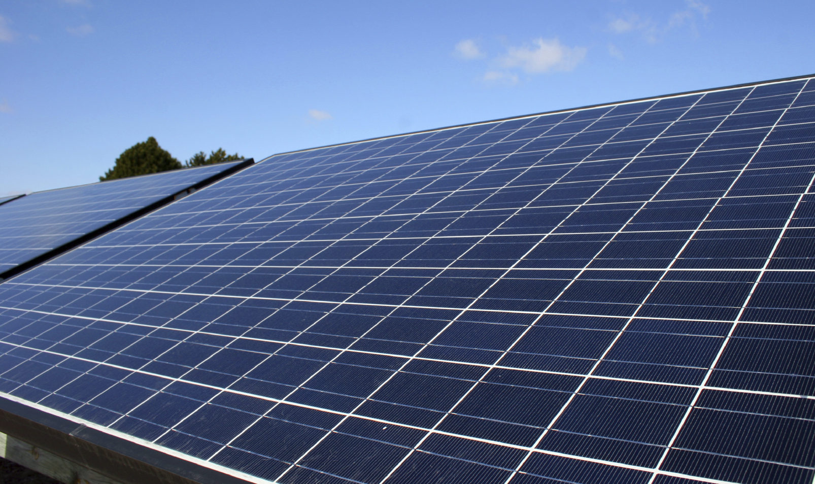 Taxe foncière : imposition des structures porteuses de panneaux photovoltaïques